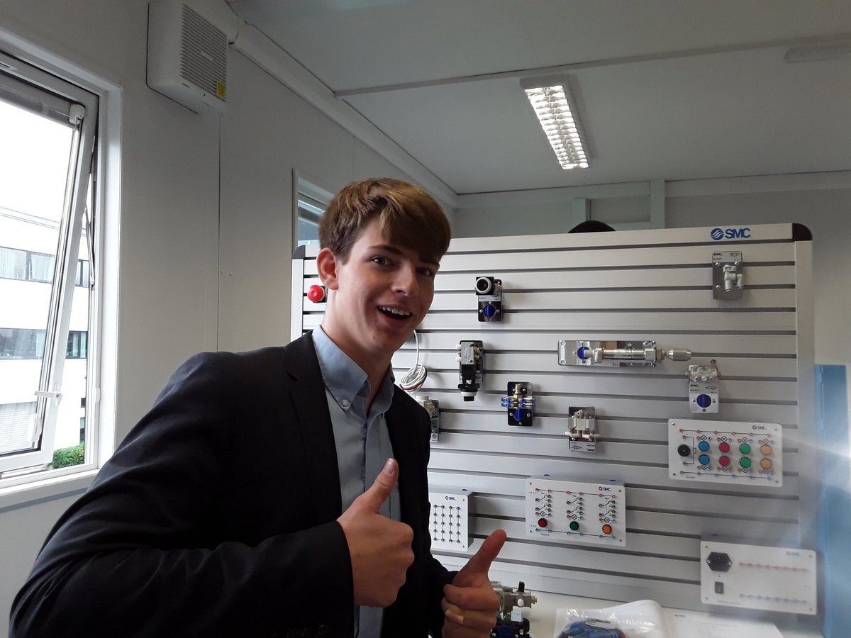 Thomas_Selim's tweet photo. Setting up the SMC pneumatic machine @LDEUTC https://t.co/mMLgwJIPmm