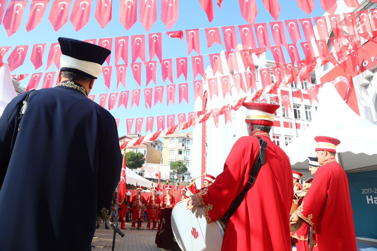 2017-2018 Eğitim Öğretim yılı açılışı TOKİ Esenkent Ortaokulumuzda yapılan tören ile kutlandı.