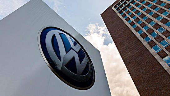 autogazette's tweet photo. #Streit eskaliert: #Haendler fühlen sich von #VW im #Dieselkandal Stich gelassen #Leasing #Dieselgate #Wertverlust  https://t.co/Ugt3NPO0jD https://t.co/yNPUTn3vl8