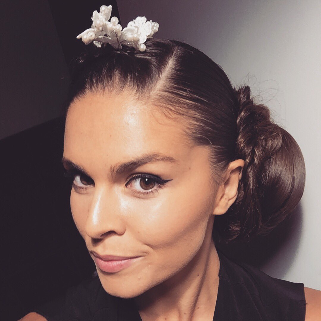 CandiceGavalon's tweet photo. MCB day 2 !!! Bravo marie !!! @raphaelperrier_officiel #mannequin #mcb #salon #coiffure #paris #chignon #raphaelperrier #2days https://t.co/SHKflEOGRD