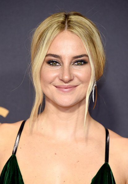 Shailene_Spain's tweet photo. Shailene Woodley durante el desfile del evento de entrega de premios Emmy. https://t.co/W31iexBJvk