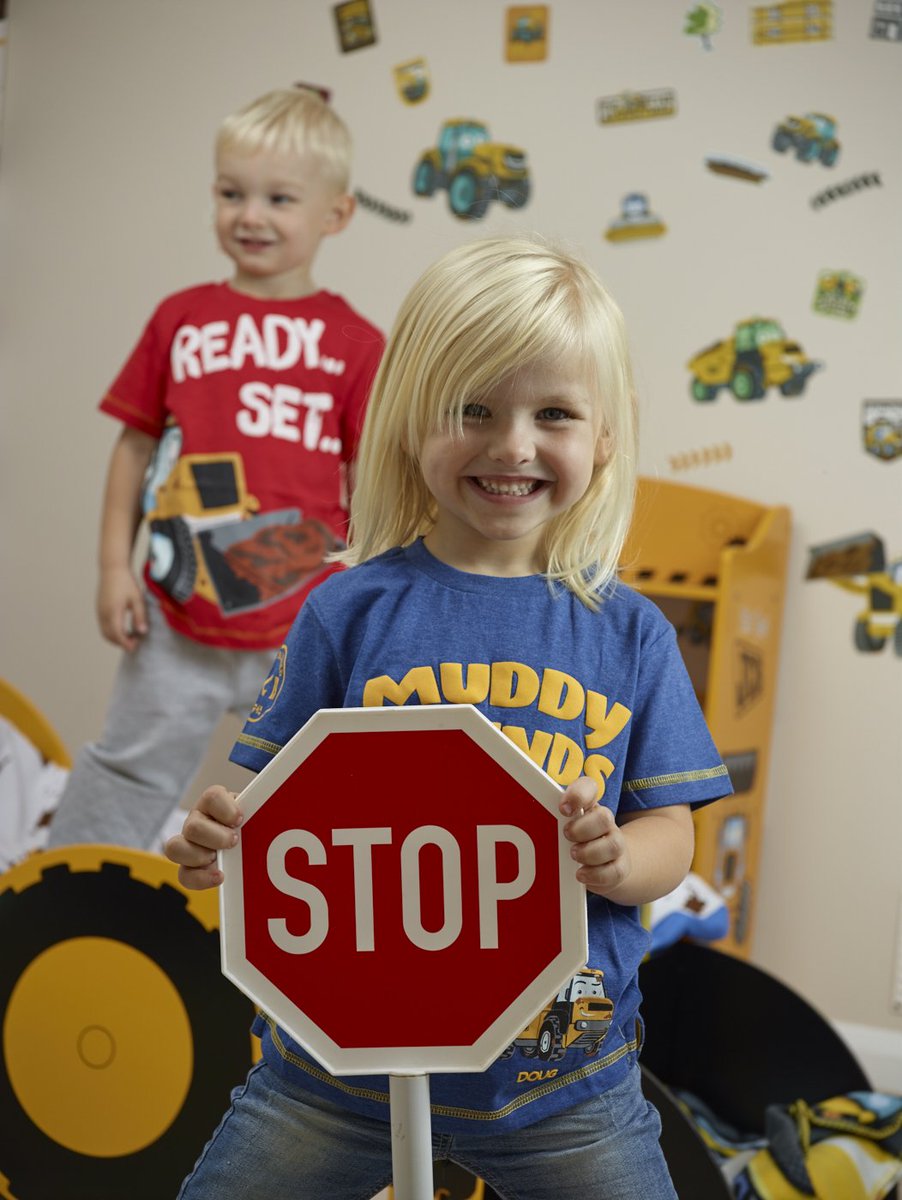 Walltastic's tweet photo. Our lovely friends @JCBKids sent us these fantastic images from a recent photo shoot showing all the MUST HAVE #JCB products #WallStickers https://t.co/MIdQGIKiXY