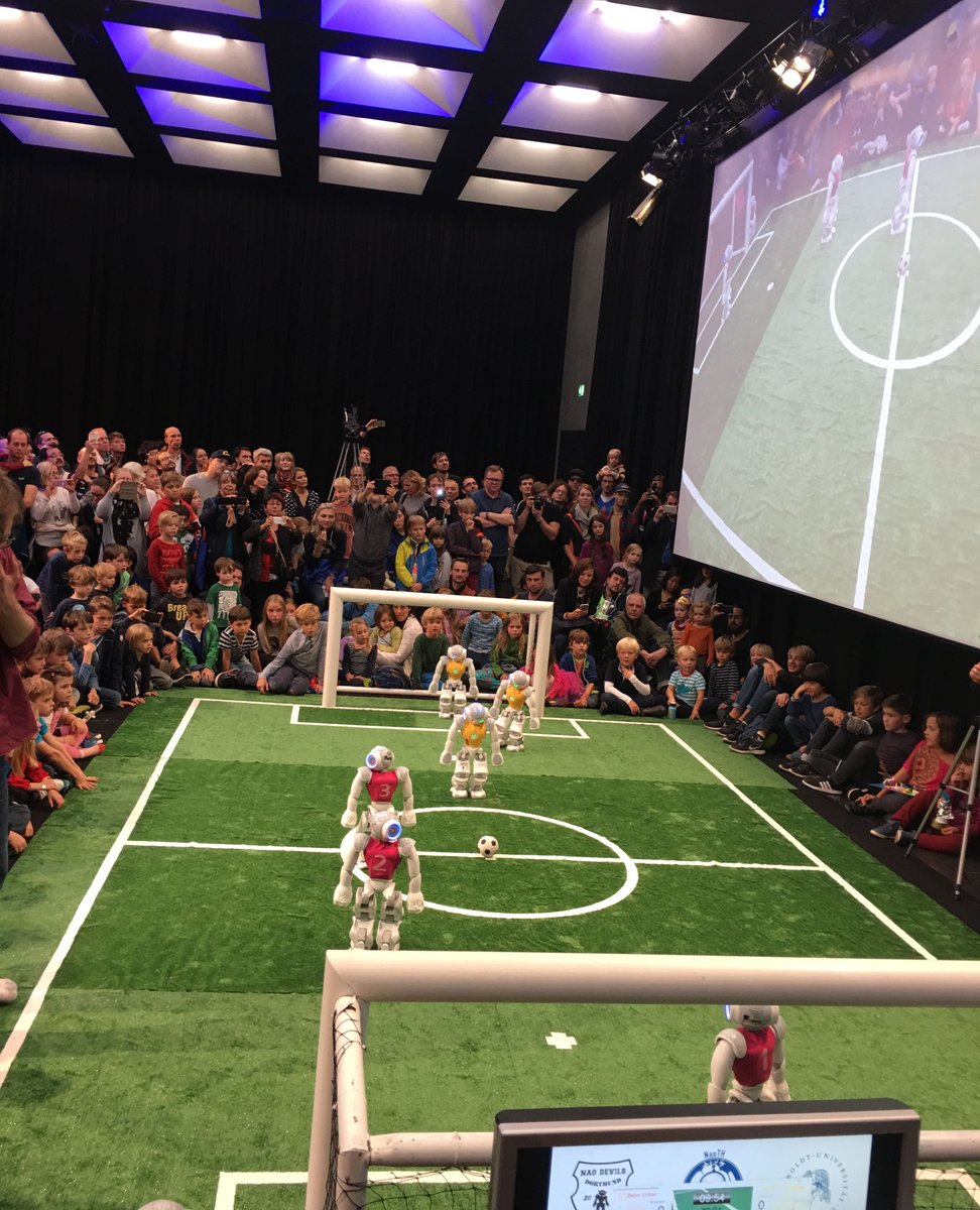 DAI_Labor's tweet photo. Gefeiert wie Fußballstars - Die Nao-Roboter beim #futurium opening
#DAILabor #TUBerlin #Science https://t.co/m3ePz1QKPR