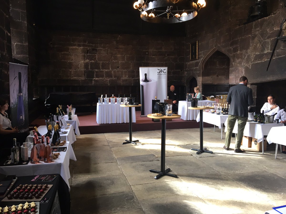 urban_grapevine's tweet photo. #fizz trade tasting with @Fizz_Guru @chethamslibrary @GlassOfBubbly #manchester 11-5pm https://t.co/znQszlH2IU