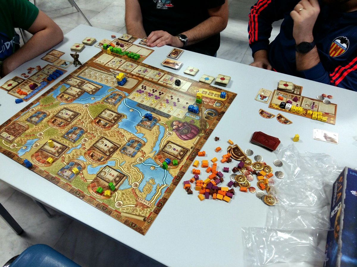 ValenciaLudika's tweet photo. ¡El pasado viernes tuvimos nuestra habitual tarde de juegos! #MassiveDarkness #MagicTheGathering #EstafadoPorLosEurogames https://t.co/fqbqXuTSo0
