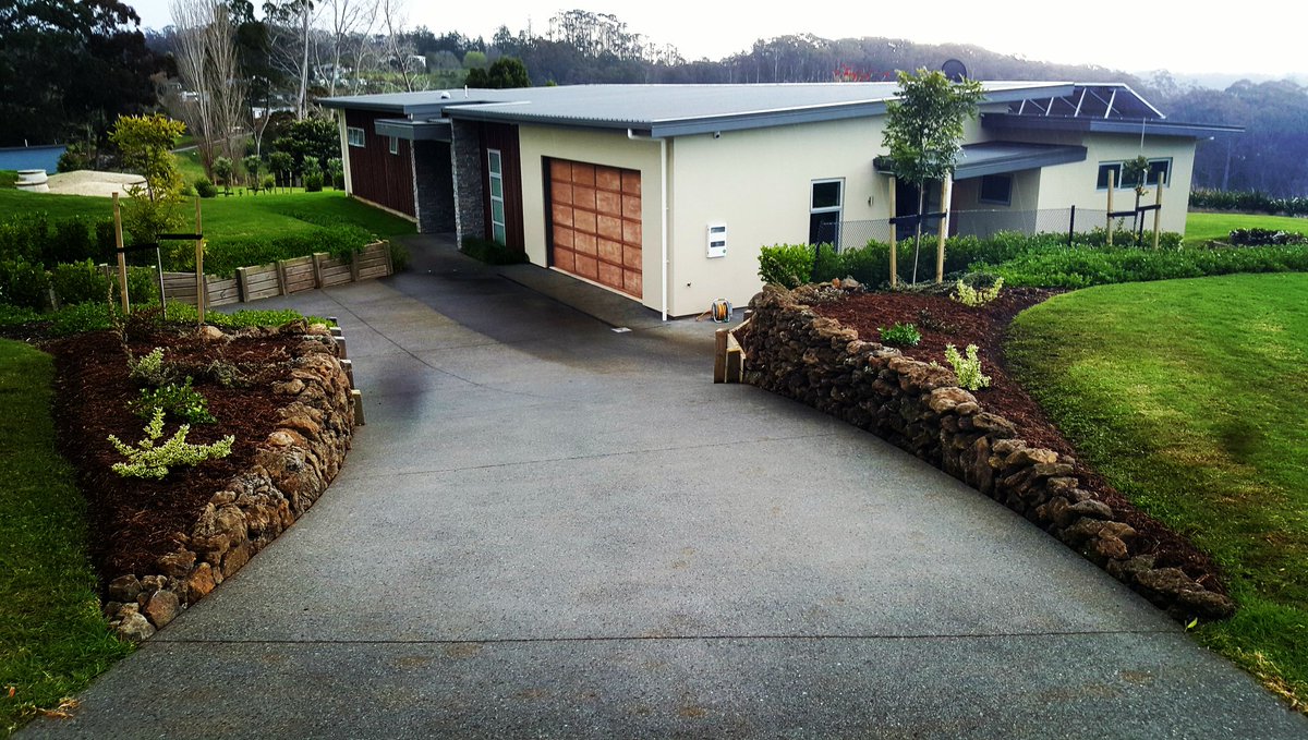 efoster_nz's tweet photo. Awesome to see these entrance way rock walls completed by the #northscape team! https://t.co/WJyCAlRTLW