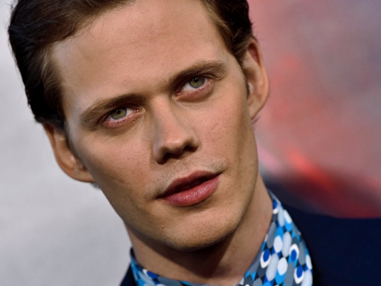 — Lennon Bennett ; 

new name, starting fresh. love books and music, intellectual talks will actually make me cum. em, that's about it. rt?