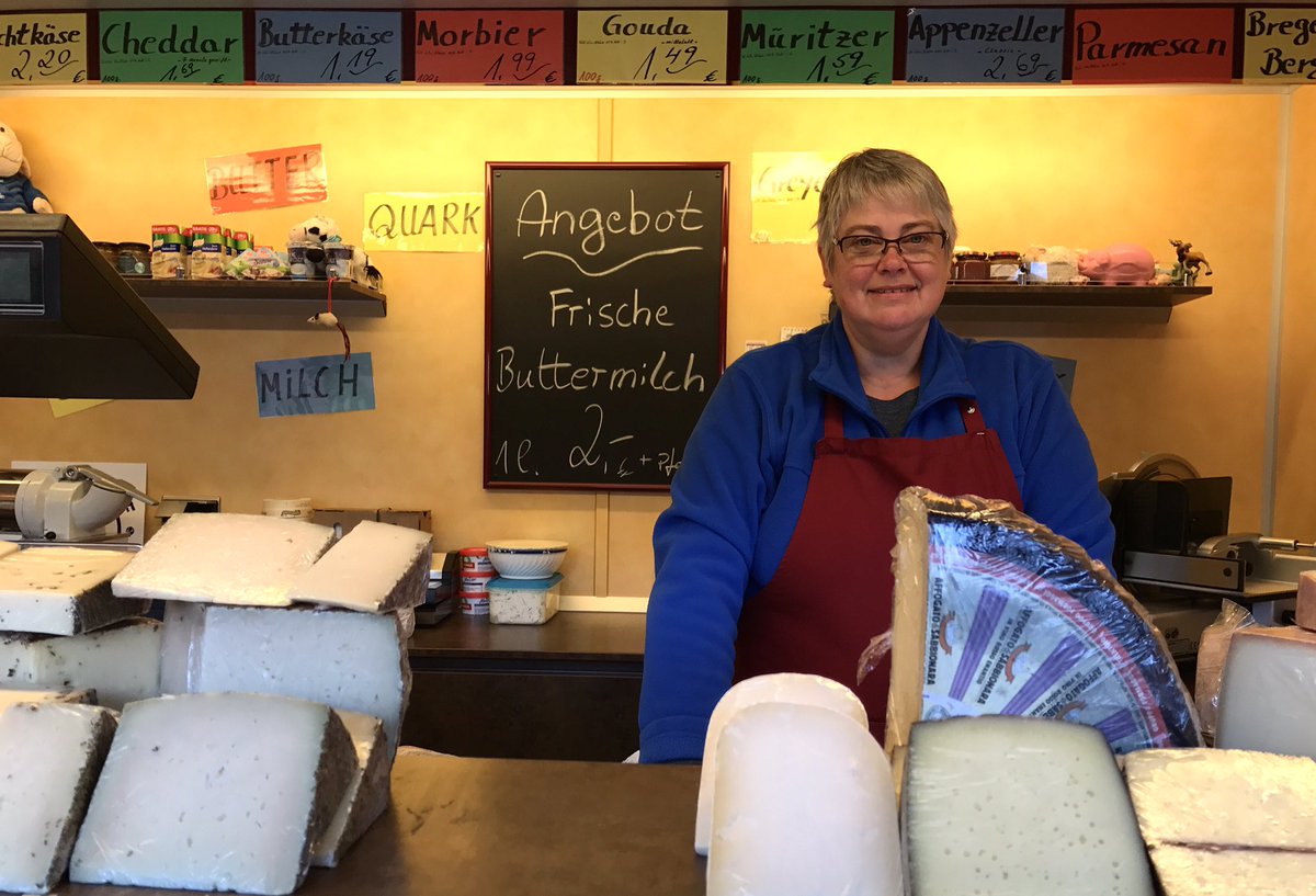 Die Altersarmut ist eins der dringendsten Probleme im Land, sagt Käseverkäuferin Birgit Carstens aus #Hamburg #1TagDeutschland