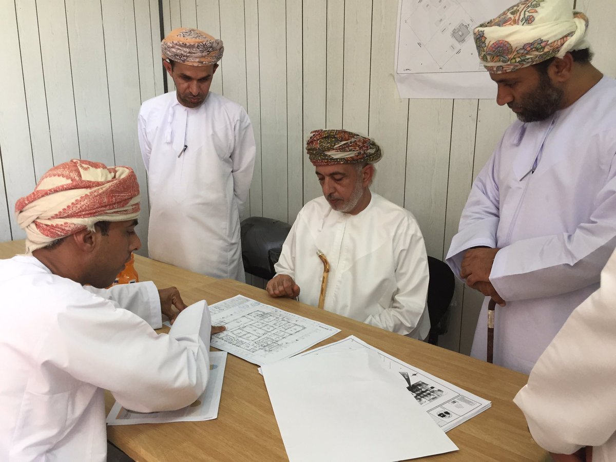 Mosdoman's tweet photo. معالي الشيخ الوزير يتابع سير العمل في مشروع مركز تنمية الطفولة الذي تنفذه الوزارة بتمويل من شركة اوربك وبإشراف من موسسة جسور . https://t.co/4Kso9kVsQQ