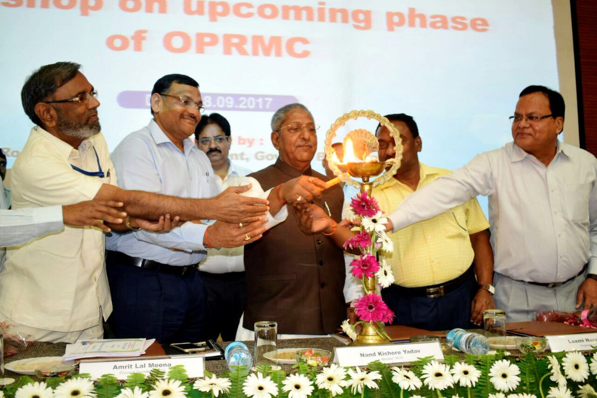 nkishoreyadav's tweet photo. #पथ_निर्माण_विभाग के महत्वाकांक्षी कार्यक्रम #OPRMC से संबंधित अभियंताओं एवं संवेदकों की एकदिवसीय कार्यशाला का उद्घाटन करते हुए।

#Bihar https://t.co/oo6Ayg68fD