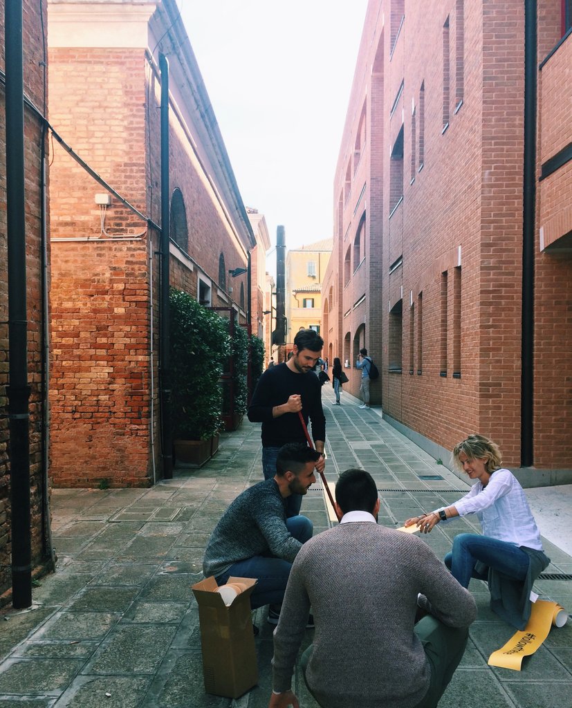 Siamo di nuovo a San Giobbe a lavorare per voi, occhi aperti quando uscite dalle aule: il giallo MARKETERs vi guiderà! 👀