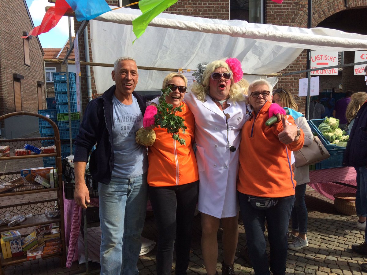 MariejanneRABO's tweet photo. #Dichtbijteam #Rabobank ook als vrijwilliger op de #TebanneterMert, markt met een missie. Hierbij een impressie van de activiteiten. https://t.co/f4WOueH0I2
