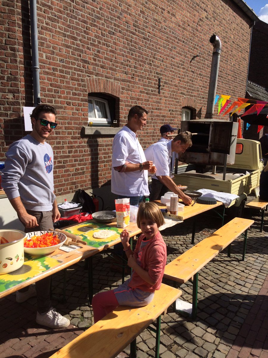 MariejanneRABO's tweet photo. #Dichtbijteam #Rabobank ook als vrijwilliger op de #TebanneterMert, markt met een missie. Hierbij een impressie van de activiteiten. https://t.co/f4WOueH0I2