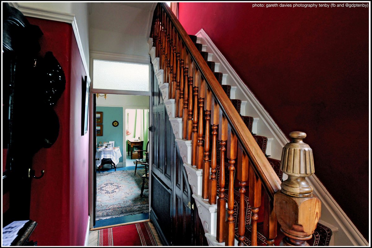 GDPTenby's tweet photo. @thelauratheory_ @dylanthomashome @ruthwignall 5 Cwmdonkin Drive..intensely atmospheric, cool & more relevant where the mind of dylan opened & shone like the eyes of birds #mustvisitagain https://t.co/F820W70Tlc