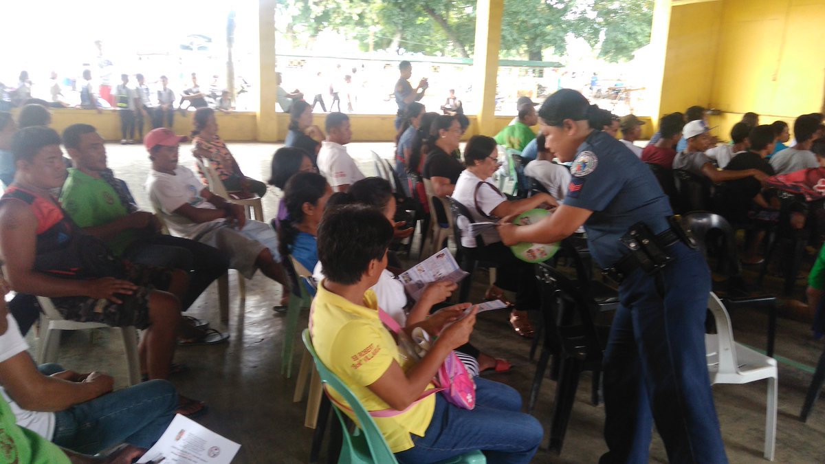 pnpajuy's tweet photo. IEC distribution re-ill effects of illegal drugs @ Brgy Culasi, Ajuy #ProjectTokhang #BoubleBarrel @pnp_region6 @PdIloilo @ippoiloilopnp https://t.co/uiBQbLiGy7