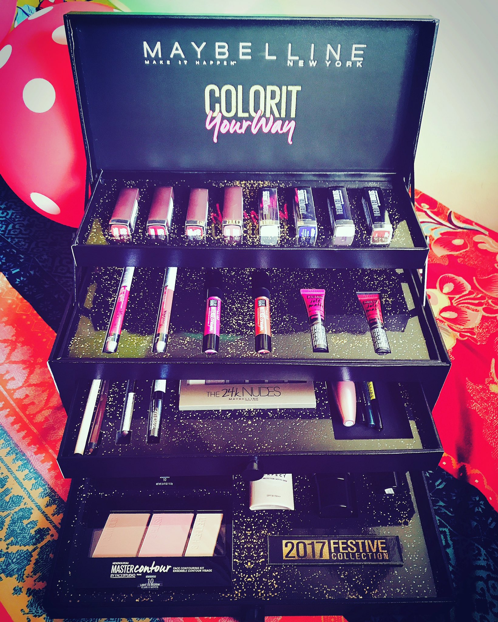 forfatter Bliv klar indtryk Roshni on Twitter: "Thankyu maybelline for the beautiful makeup kit...  😘😍... #makeup #colorItYourWay @Maybelline #makeupkit #maybelline  https://t.co/QF7B2QJq6k" / X