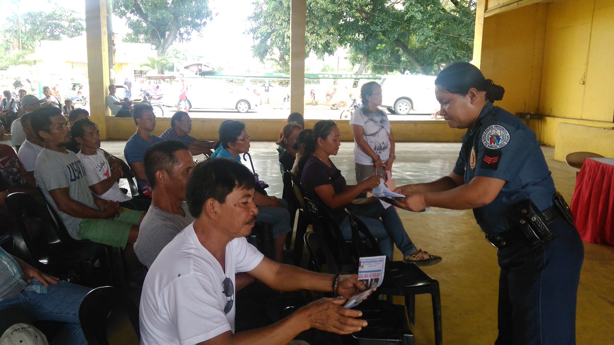pnpajuy's tweet photo. IEC distribution re-ill effects of illegal drugs @ Brgy Culasi, Ajuy #ProjectTokhang #BoubleBarrel @pnp_region6 @PdIloilo @ippoiloilopnp https://t.co/uiBQbLiGy7