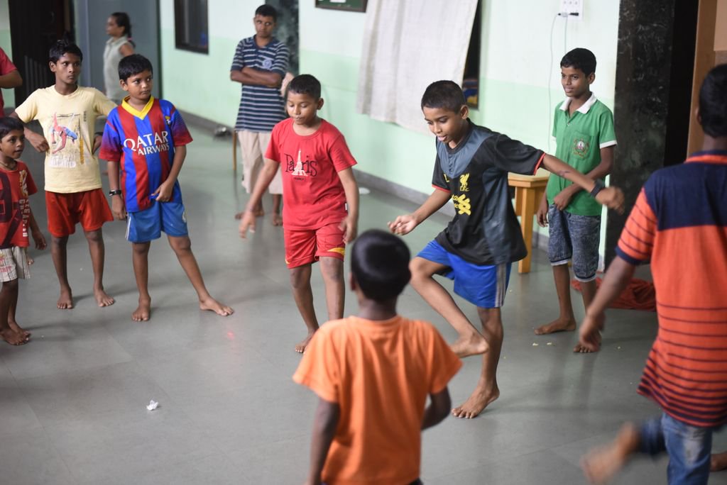 HolidayInnMum's tweet photo. As part of #IHGFoundationWeek we visited Sneha Sadan, the NGO. Check out the #fun moments
#LifeAtIHG #anIHGhotel #hotel #hospitality #Mumbai https://t.co/SXq4Q4G8Mf