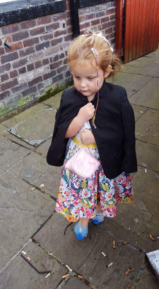 AbbyAtTheRange's tweet photo. #Fashionista 4 year old! https://t.co/Cjgbpd3jl7