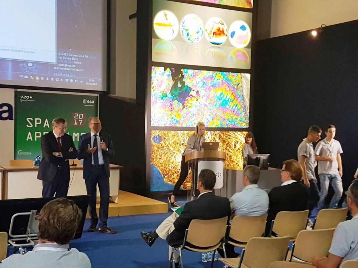 ESA_EO's tweet photo. 'We need new ideas. To quote Steve Jobs: "Stay hungry, stay foolish!'" @ESA DG @janwoerner at #SpaceAppCamp, with D/EOP @AschbacherJosef. https://t.co/ud48EuOitK