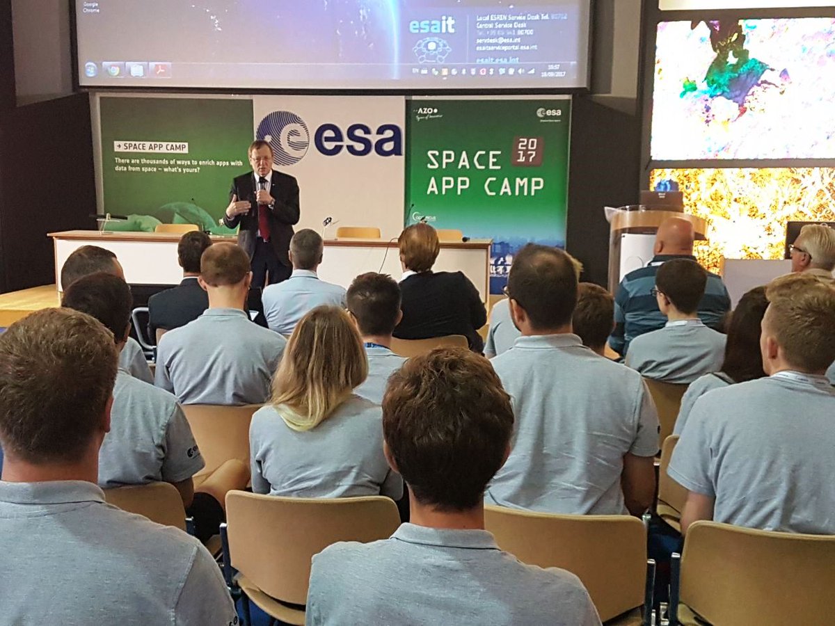 ESA_EO's tweet photo. 'We need new ideas. To quote Steve Jobs: "Stay hungry, stay foolish!'" @ESA DG @janwoerner at #SpaceAppCamp, with D/EOP @AschbacherJosef. https://t.co/ud48EuOitK
