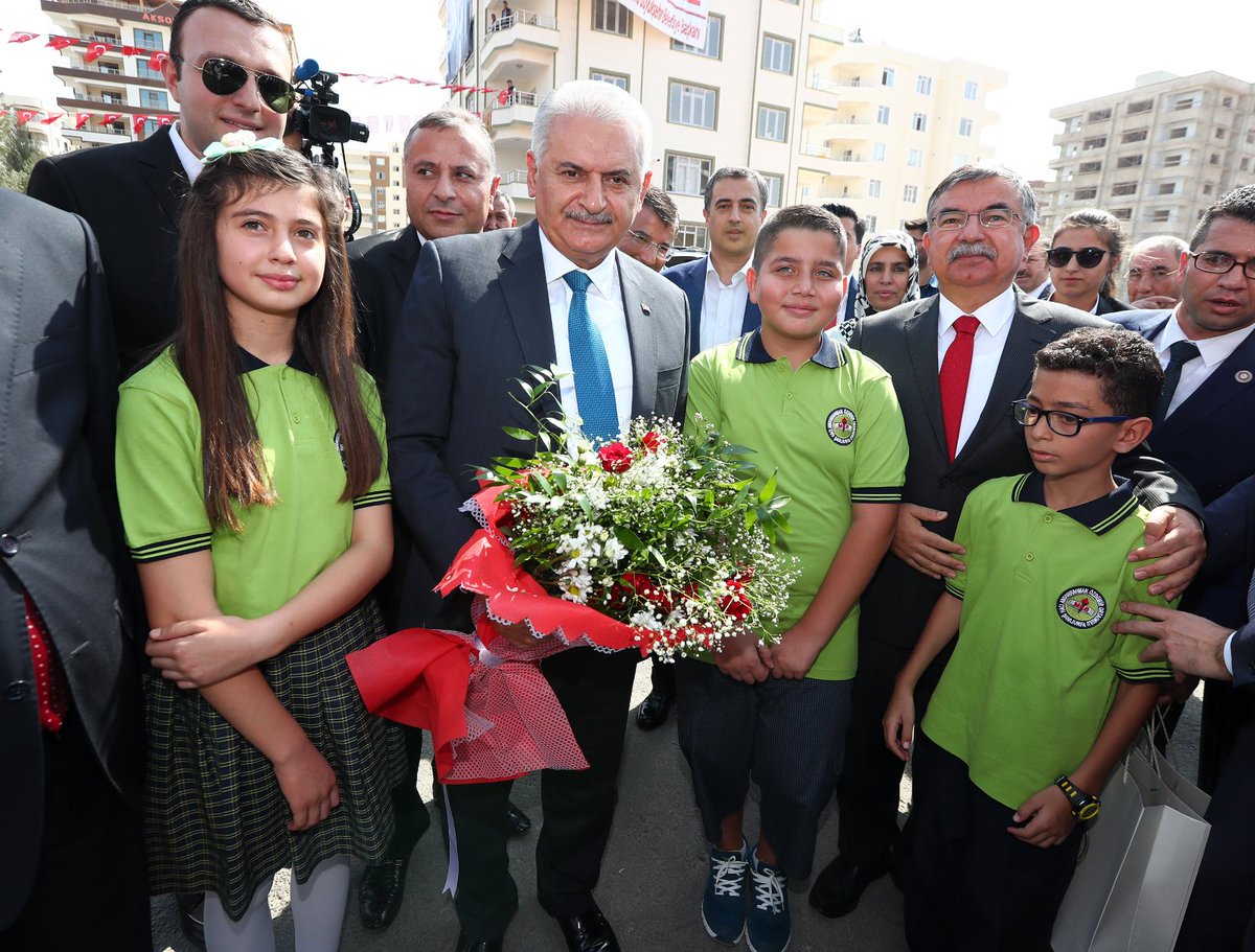 Başbakanımız Binali Yıldırım, Şanlıurfa Hacı Abdurrahman Özdemir Ortaokulu'nda 2017-2018 eğitim öğretim yılı açılış törenine katıldı.