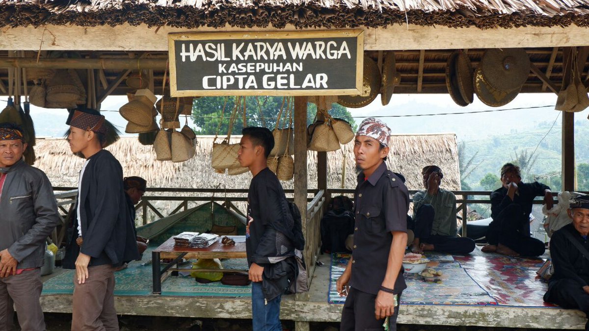 Ada juga pameran hasil kerajinan masyarakat dari beberapa desa di sekitar Ciptagelar. #SerenTaun #OmonganBudayo #KodeNusantara