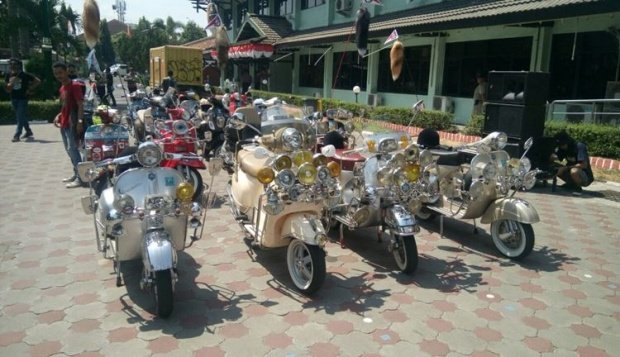 hengky_kik's tweet image. Penggemar Vespa dari 11 Negara Keliling Yogyakarta scootman.wordpress.com/2017/09/18/pen…