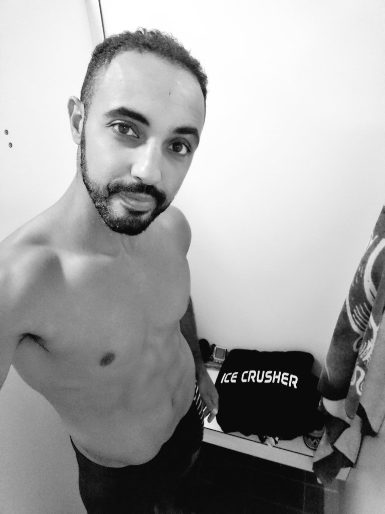 MedAventure14's tweet photo. il faut entretenir son corps c'est comme un jardin après ça ressemble à rien. #stadenautique #workout #PiscineTime #CaenToujoursPlusSport https://t.co/AQ4I3kuELD