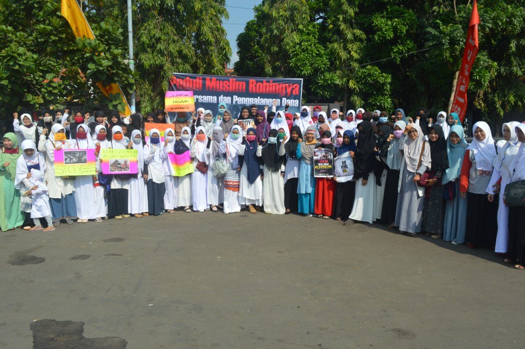pipietv3ana's tweet photo. Tidak ada tanda bahwa pemerintah Myanmar akan menghentikan kekerasan terhadap etnis Rohingya #AksiBelaRohingya https://t.co/mpt3JPjJTB