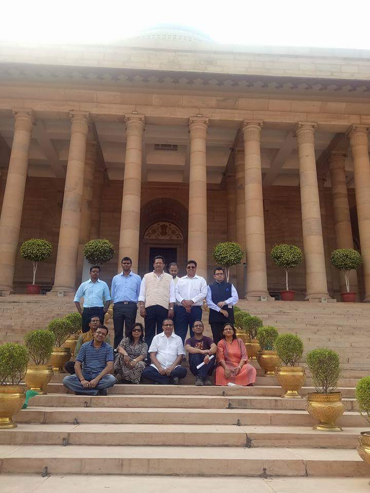 mrajkumarbjp's tweet photo. Wonderful interaction with the #ITForRail team. Visited Rasthrapathi Bhavan. Thank you Vinit Goenka Ji for your extraordinary hospitality https://t.co/yad2X0q98N