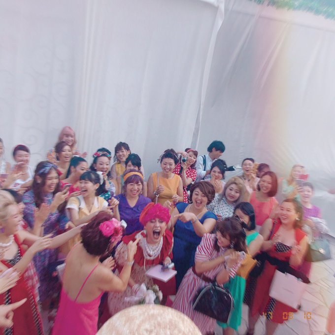 ぺこ&りゅうちぇる夫妻の結婚式画像がどれもこれも可愛い