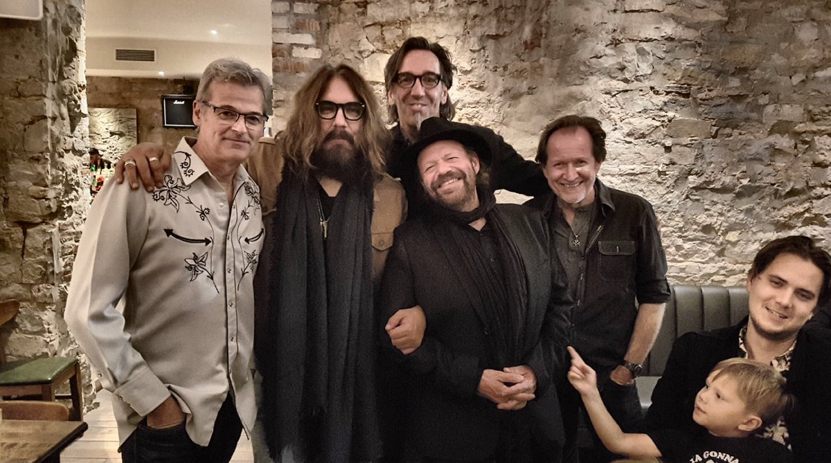 Breaking bread after rockin the closing show <a href="/supercrawl/">Supercrawl</a>!🙌🏻⭐️🤘🏻<a href="/therodeokings/">Blackie and the Rodeo Kings</a> <a href="/leeharveyosmond/">TOMWILSON</a> <a href="/colinlinden/">Colin Linden</a> <a href="/Thompsonwilson_/">Thompson WIlson</a> <a href="/StephenFearing/">Stephen m.Fearing</a>