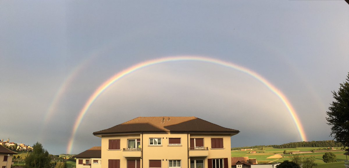 StephaniePittet's tweet photo. Joli réveil #Romont #Fribourg #arcenciel https://t.co/WoyASnHADL