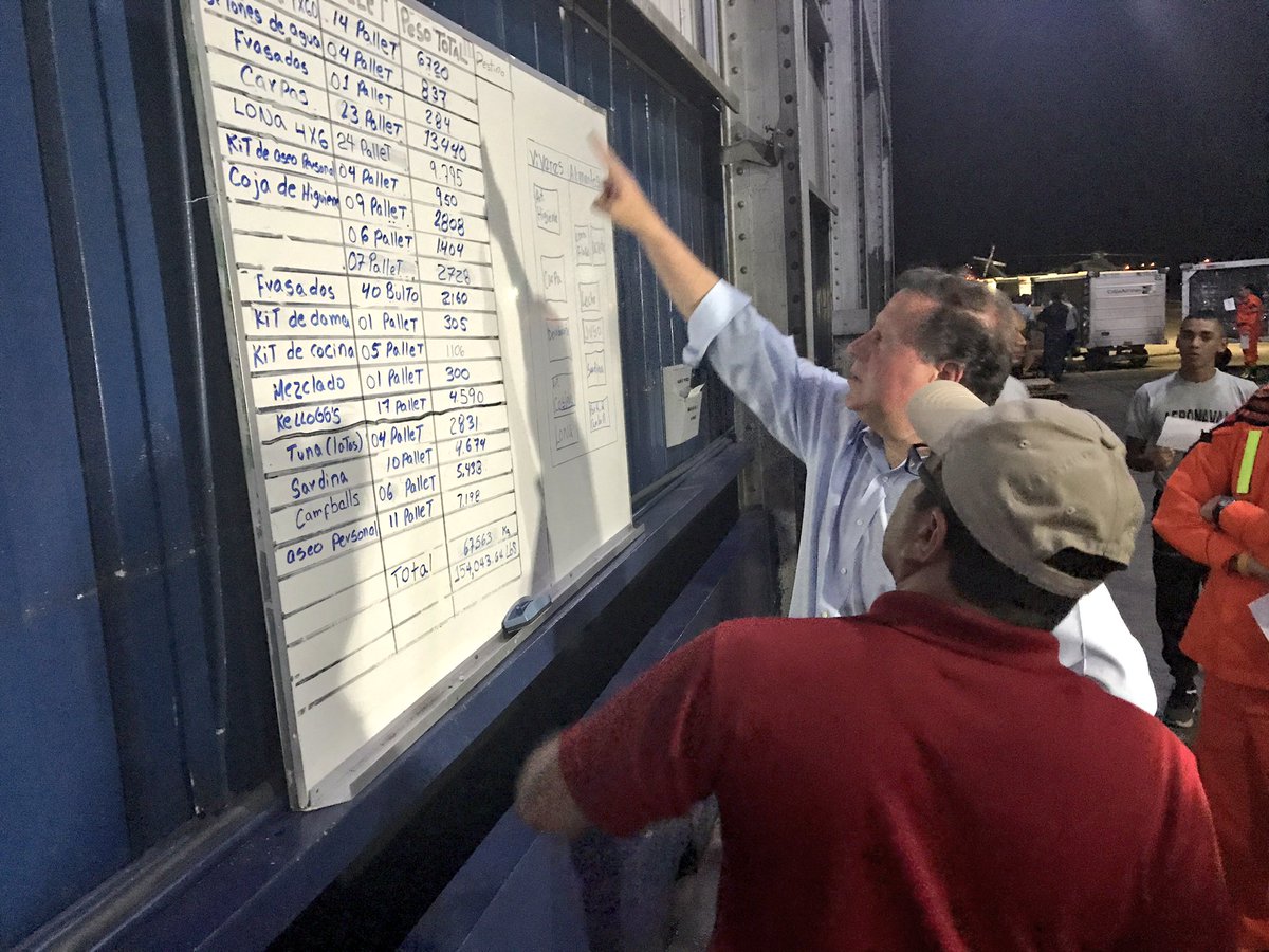JC_Varela's tweet photo. En el hangar de @SENANPanama  inspeccionando la ayuda humanitaria que sale mañana hacia los países afectados por #Irma. #PanamáCoopera https://t.co/gt0Zt5pEWe