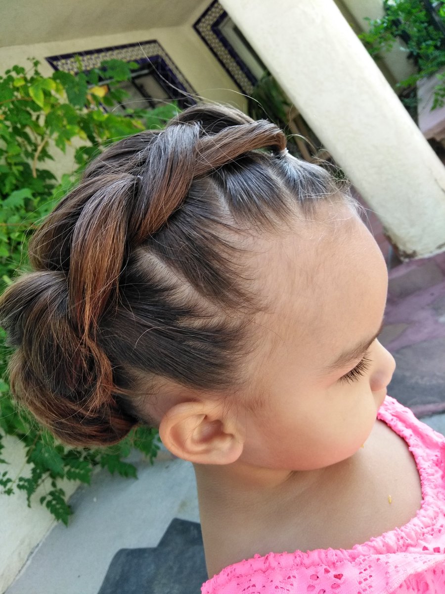 VanessaMtz2905's tweet photo. #halo #halobraid #pullthroughbraid #hairstyles #littlegirlshair #toddlerhair #cutegirlshairs ❤😇 https://t.co/sAL0AS2rce