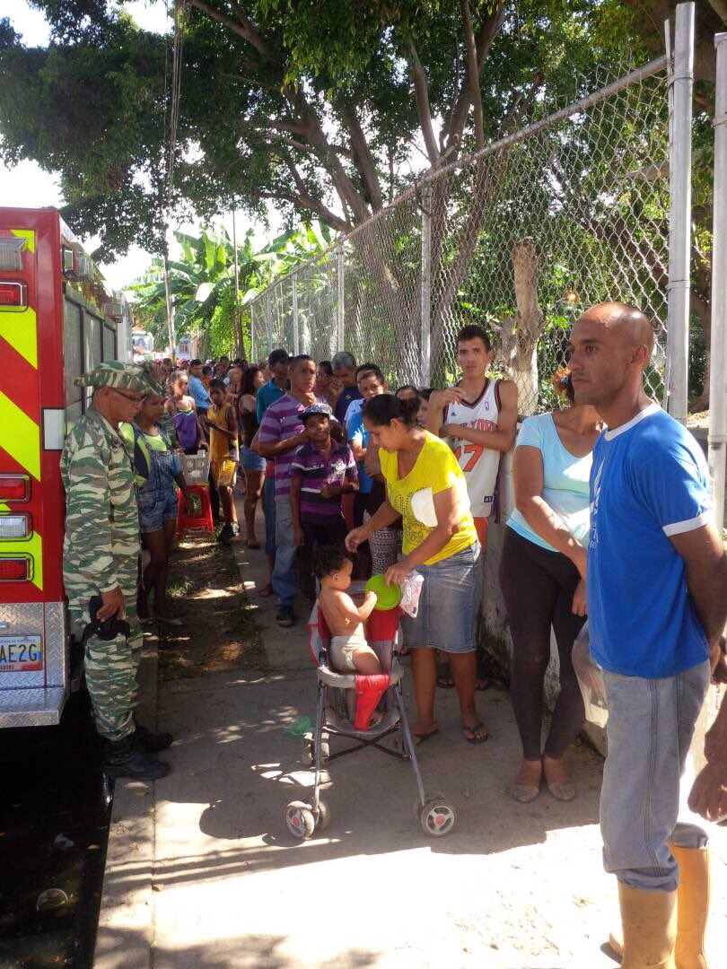 prietomoises's tweet photo. Hoy la IASD en Paraparal, Edo. Aragua, entregó 778 comidas a muchos afectados por las lluvias @CercaDeTiVzla @AdventistasDIA #CercaDeTi2017 https://t.co/qLFChxdxi4
