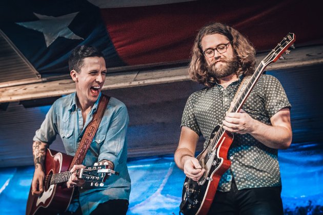 StrictlyCM's tweet photo. American Aquarium Impresses with Revamped Lineup https://t.co/TL6448fYLI #music #nashville #countrymusic https://t.co/bZY3DaxXn2