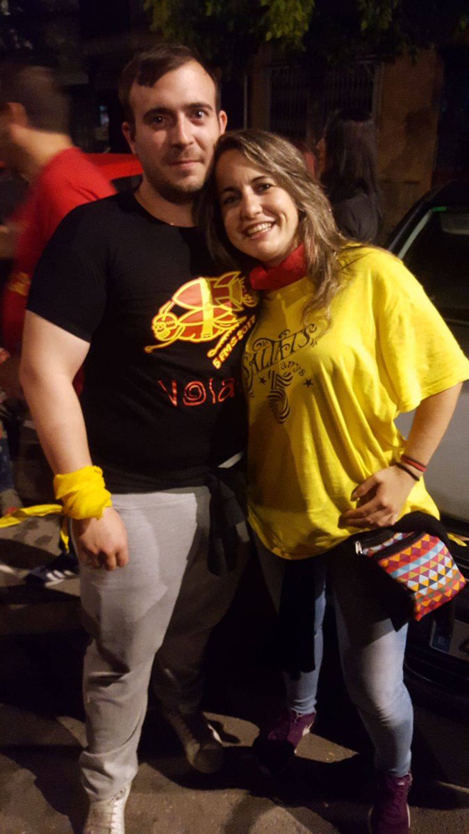 volats's tweet photo. Intercambios de camisetas. @volats  y @Saltats  @jordimag  @amoncid87 #FmLaLlagosta2017 #LaLlagosta #engreskada2017 https://t.co/7DhtBuky8b