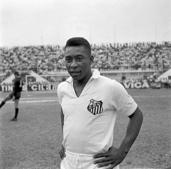 q8abdullah15's tweet photo. الجوهرة السوداء 
بيليه في مسيرته الكروية 
✓ 1118 مباريات
✓ 1087 أهداف
✓ 25 ألقاب 🏆 https://t.co/JMzTRYtPZI