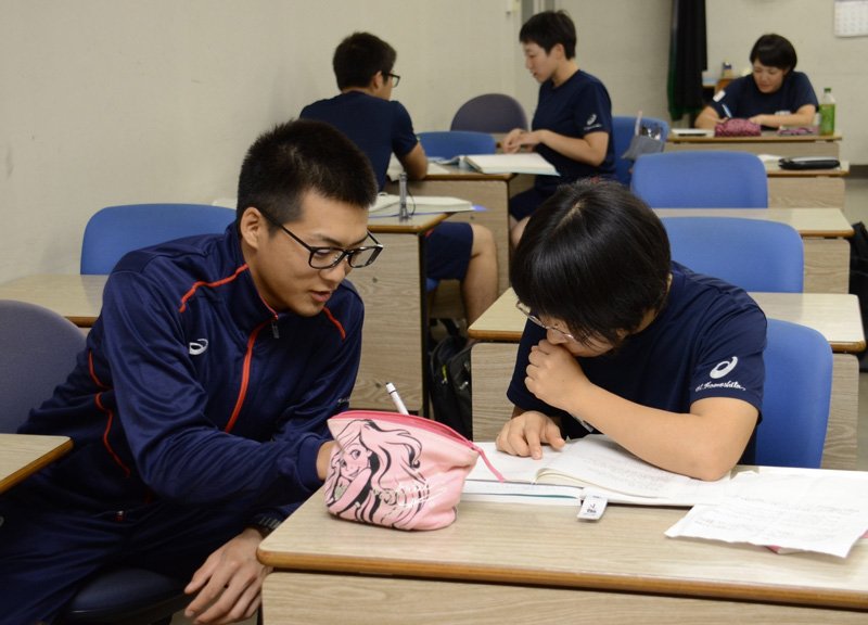 高知新聞 高知新聞ニュース 高知県警察学校の厳しい日々 重装備で持久走 深夜まで試験勉強 T Co Lpnddtkbpc 高知新聞 警察学校 警察官 高知新聞 高知新聞ニュース 高知県警察学校の厳しい日々 重装備で持久走 深夜まで試験勉強 T Co Lpnddtkbpc 高知新聞 警察学校 警察官