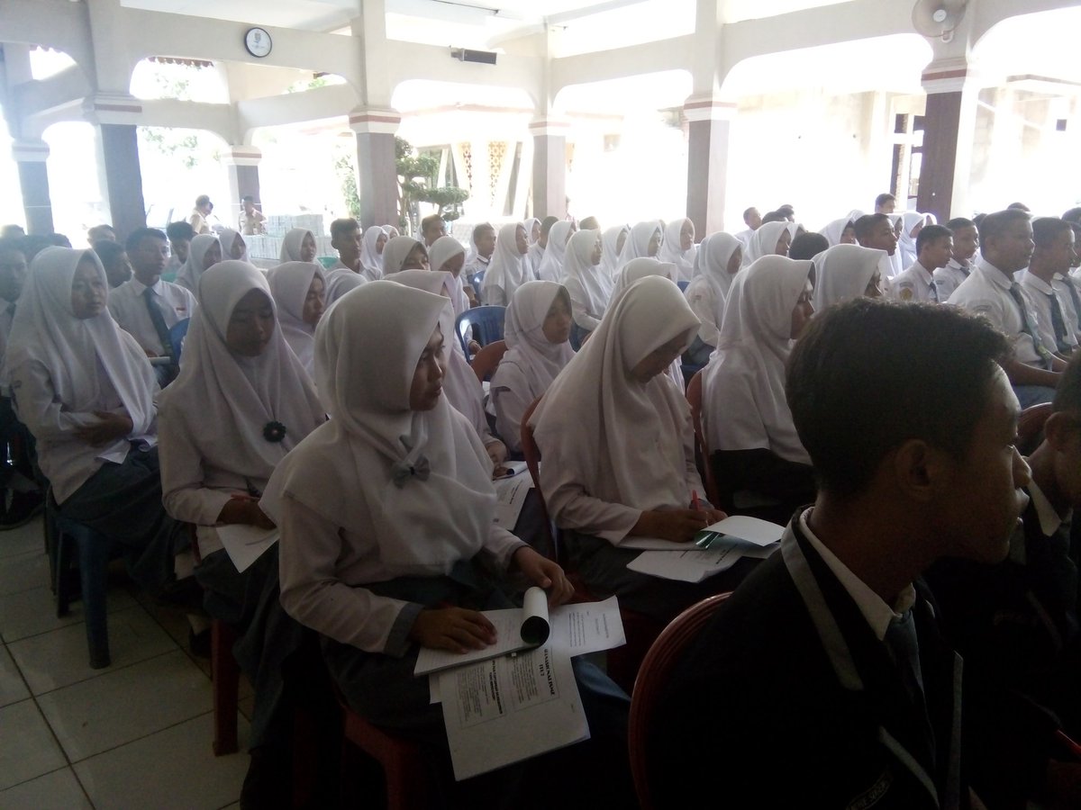 gandrungkec's tweet photo. Camat Gandrungmangu membuka sosialisasi Wasbang bagi siswa SMA/K di Kecamatan Gandrungmangu https://t.co/QmmvLoYW2b