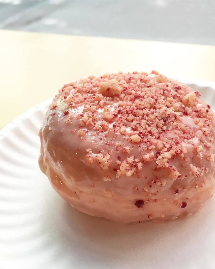 Strawberry Letter Cocktail Fronut 🍓🍸🍾
.
.
.
.
#doughnut #donut #doughnutproject #nomnomnom #westvillage #westvilla… ift.tt/2xfpx0v