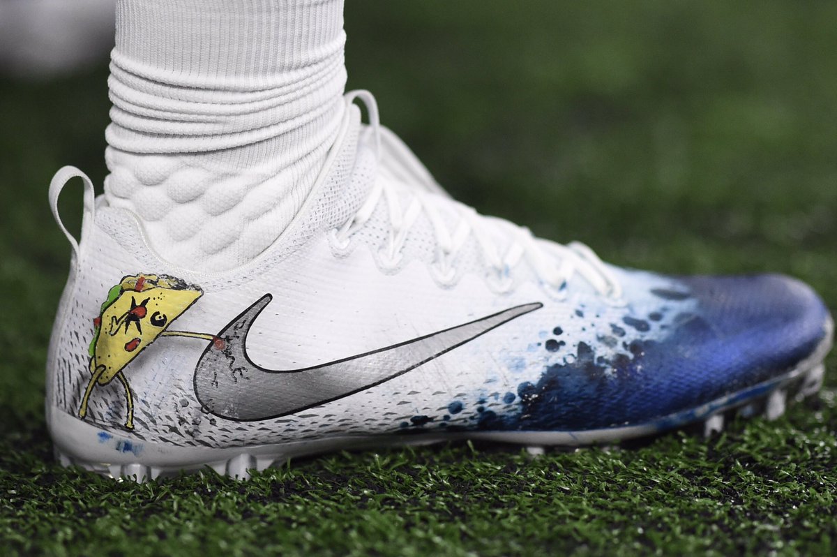dallascowboys's tweet photo. And the award for sickest shoe game tonight goes to... https://t.co/4cRQlyNSDt