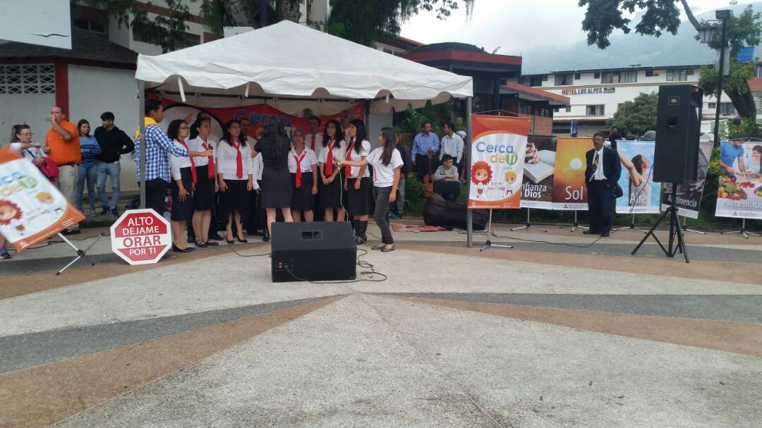 CarlosSchupnik's tweet photo. Presentación musical en el cierre de #CercaDeTi2017 en la ciudad de Merida #CercaDeTiVzla gran bendición. Gran informe #CercaDeTi https://t.co/j9Cw2Yi7FK