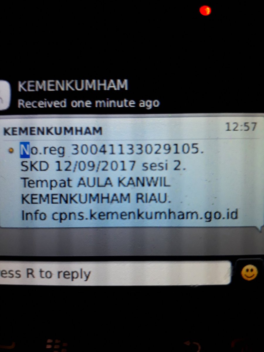 khyandra1's tweet photo. Akhirnya si sms https://t.co/13Jt1YRvey