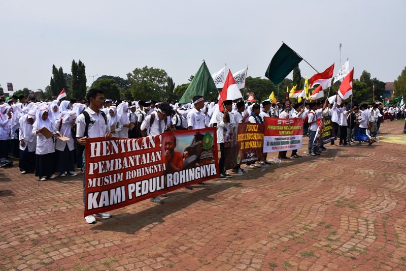 pipietv3ana's tweet photo. Jika dibiarkan terus, entah sampai kapan penderitaan harus dialami etnis Rohingya #AksiBelaRohingya https://t.co/7ppvEfVl5G