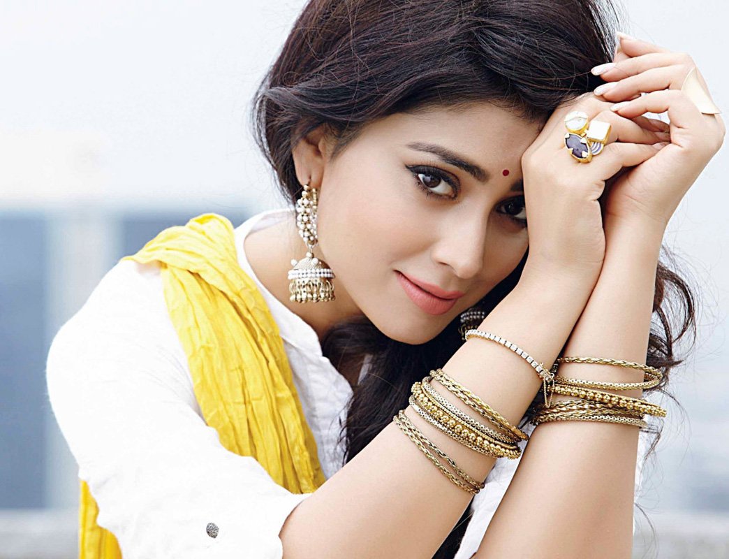 Happy Birthday to Shriya Saran...!!!   