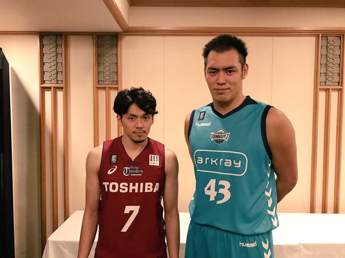 京都ハンナリーズ در توییتر 永吉選手 昨シーズンともに戦った 川崎ブレイブサンダースの篠山選手と 間もなく選手登壇です Bリーグ ハンナリーズ ダシツクセ 永吉佑也 篠山竜青 川崎ブレイブサンダース Tipoffカンファレンス