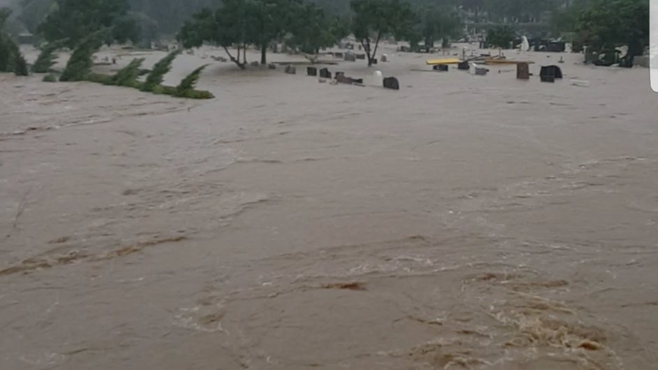 KingDalmatia's tweet image. It's not #IrmaHurricane2017 it's dalmatian town #Zadar under the water.
The last picture shows a drowned graveyard in #Zadar, #Dalmatia